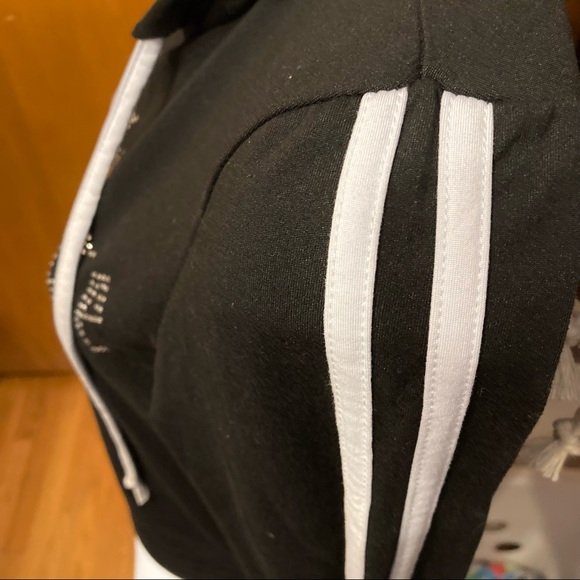 Streetwear Soc. | Cropped Hoodie - Picture 6 of 9